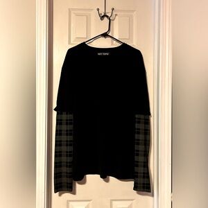 Hot Topic long sleeeved tshirt Size XL